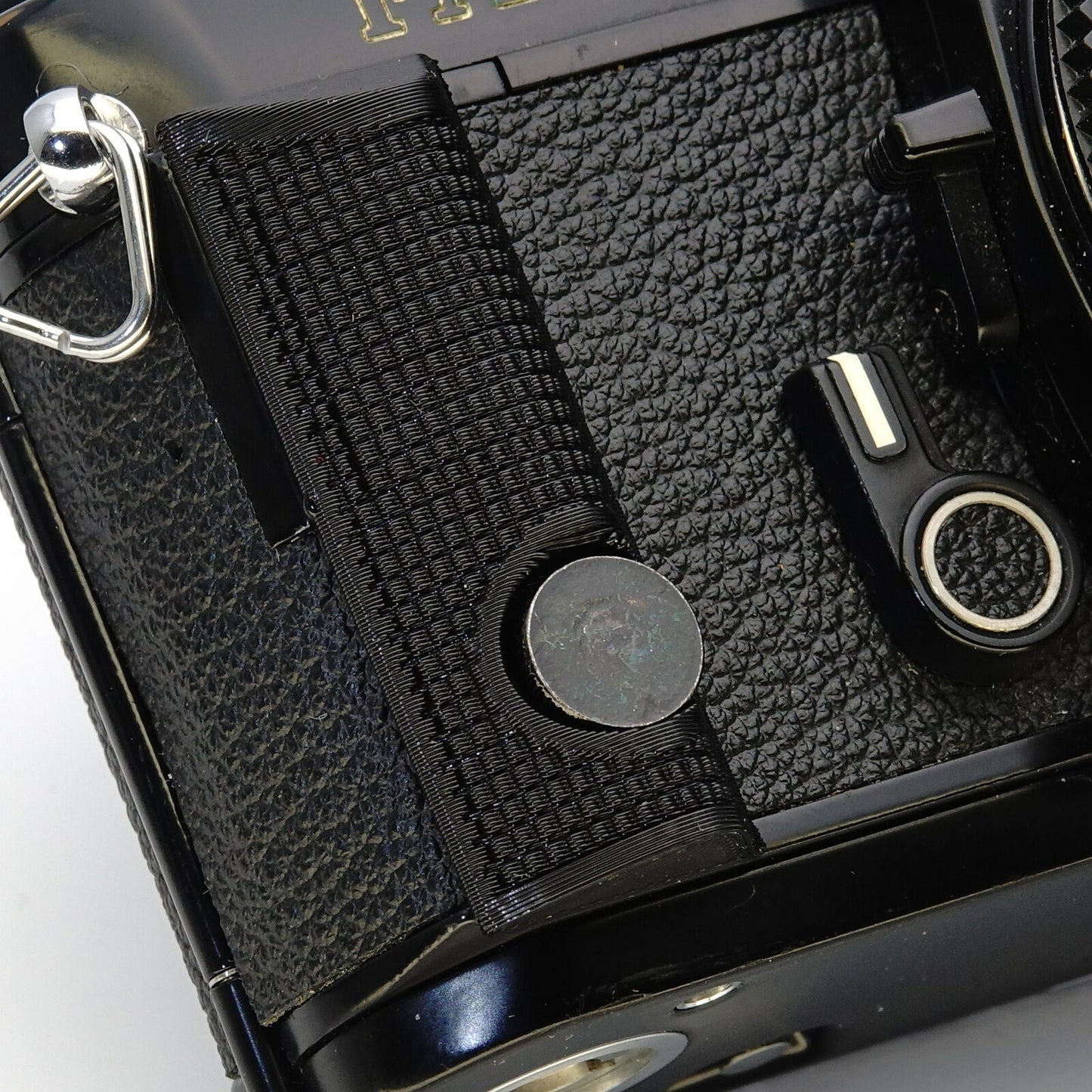 Ergonomic handgrip for Nikon FA