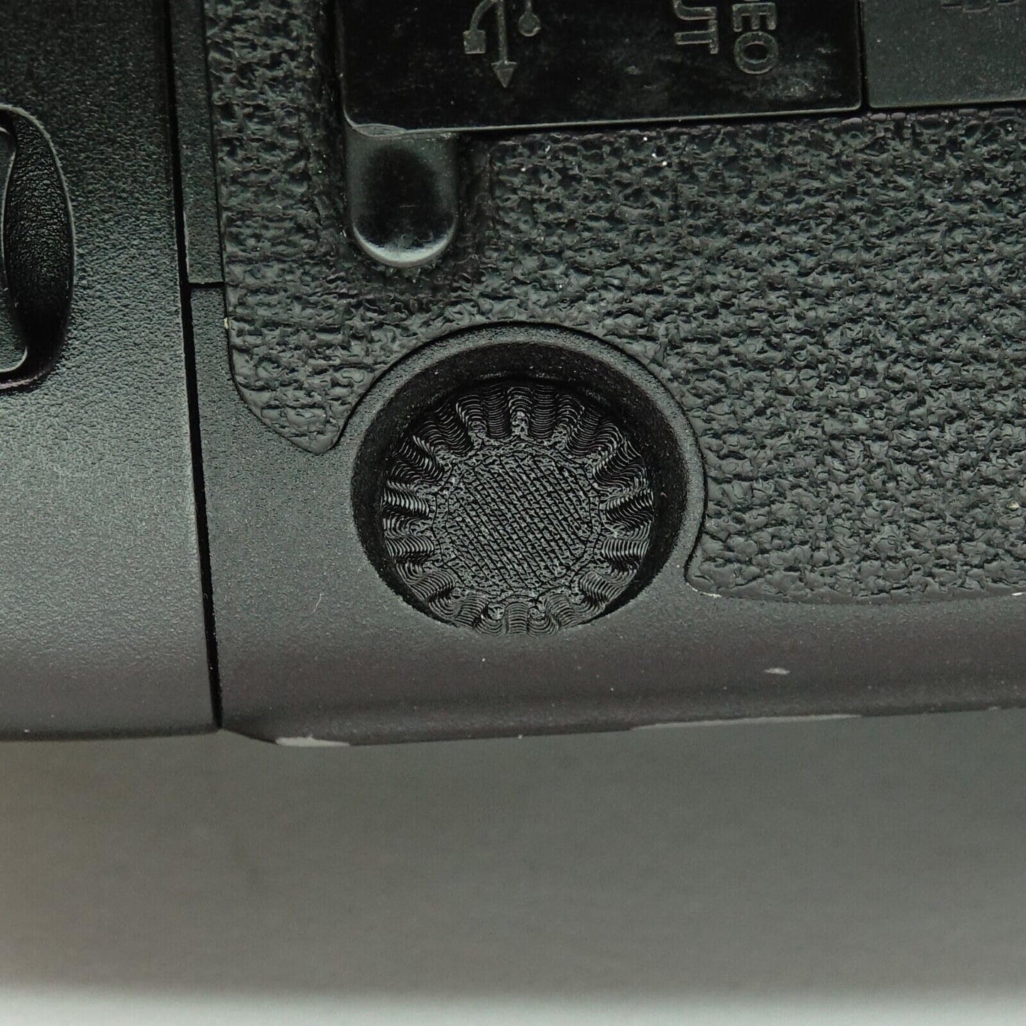 Cover cap system extension for Canon EOS 1D Mark III & 1Ds Mark III